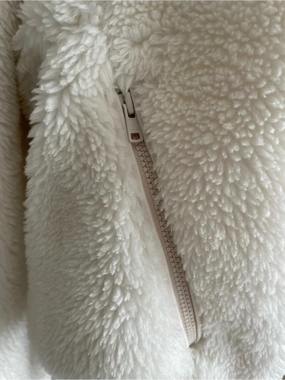 Alo Foxy Sherpa Fleece Hooded Jacket White
